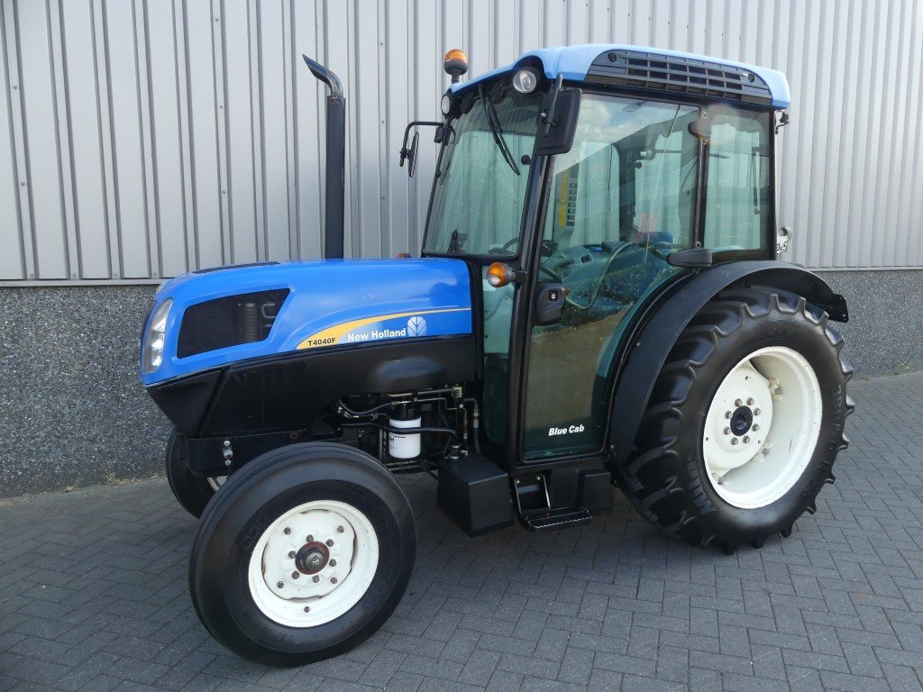 Tractor New Holland T4040F