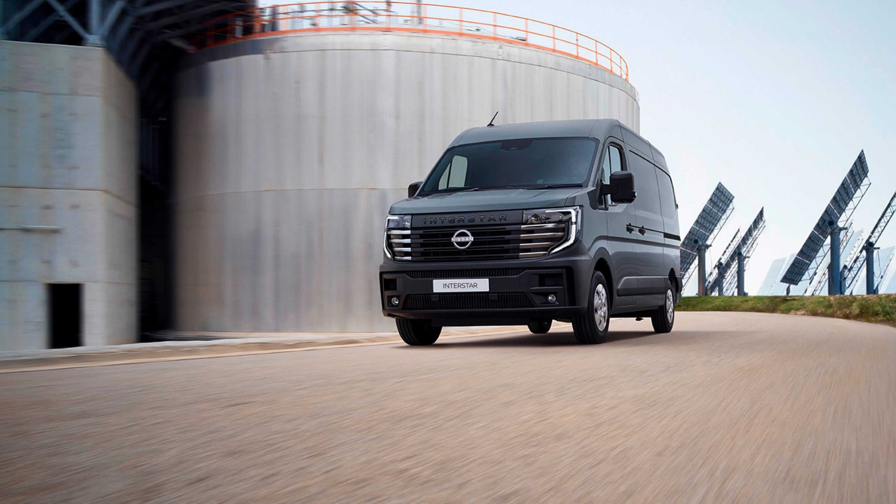 Van Nissan L-C122