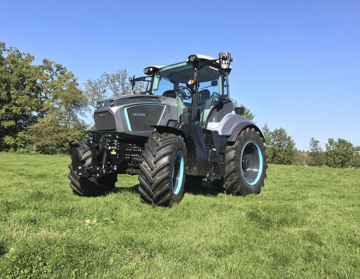 Traktor Zubr 244