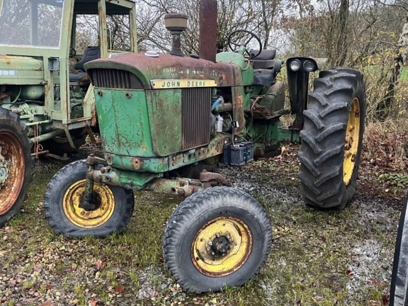 John Deere 3120
