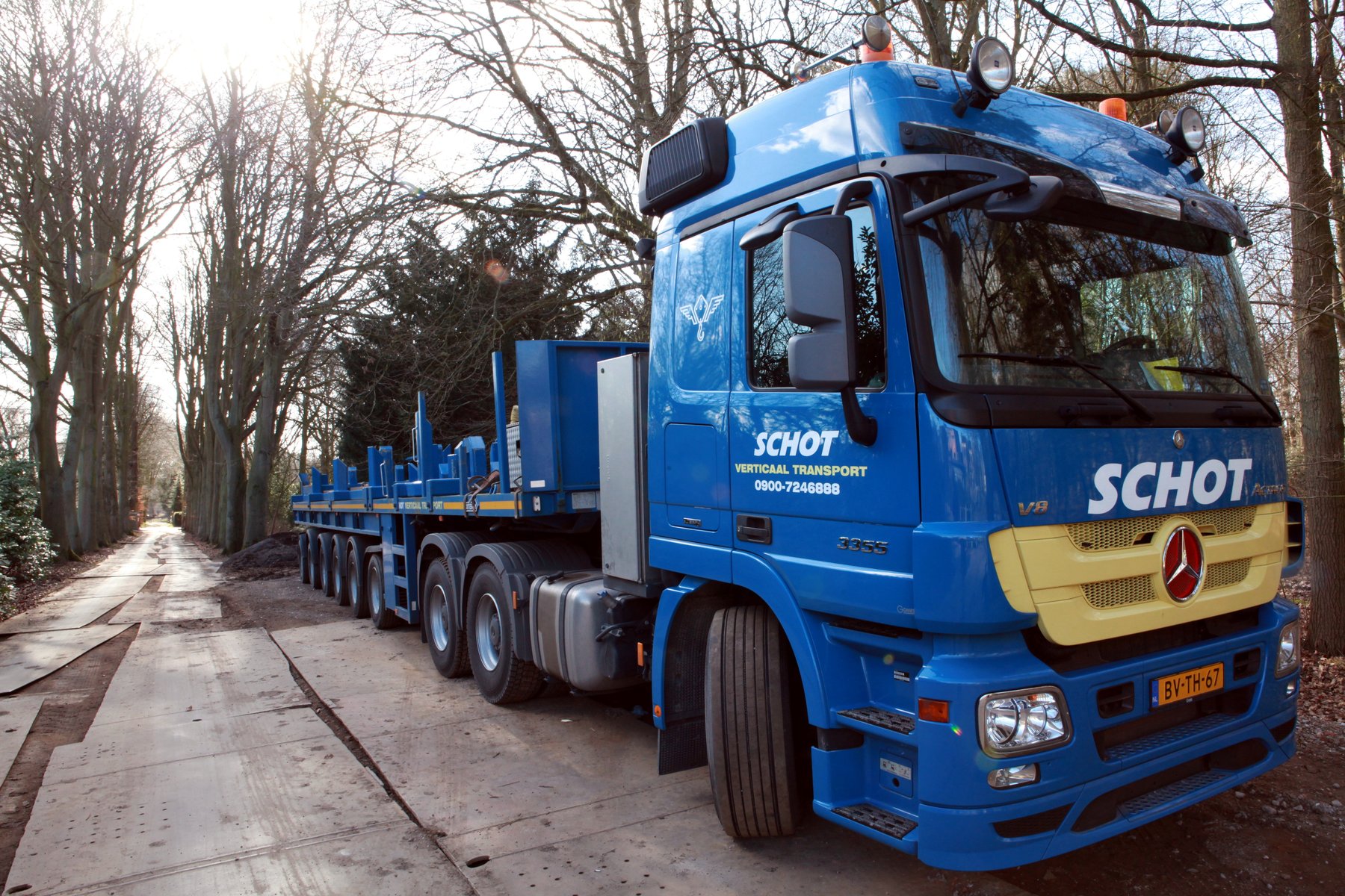 Truck Mercedes Benz Actros 3355