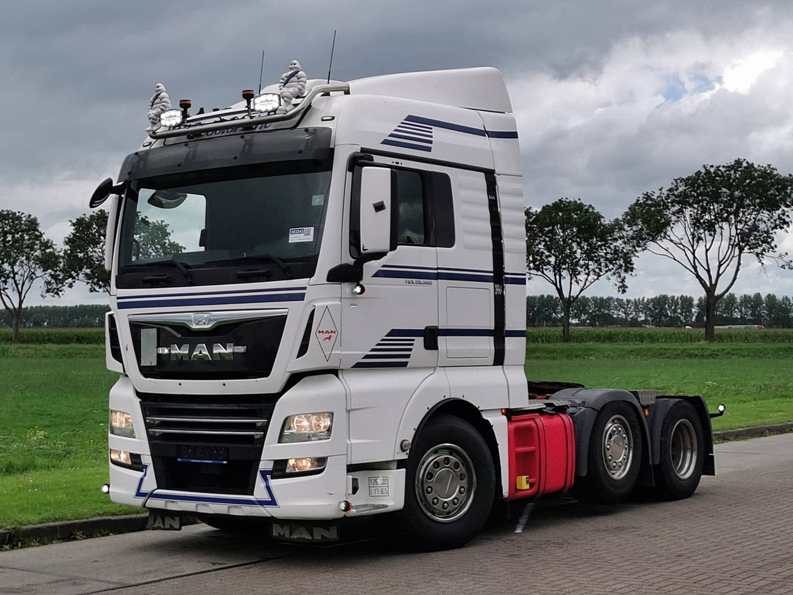 Truck MAN TGX 26.500 6X2-2 BLS