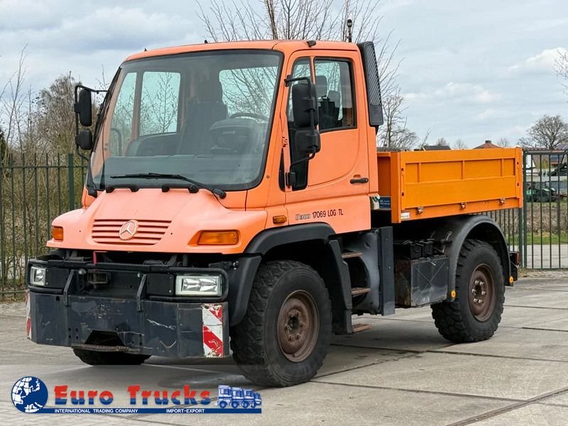 Truck Mercedes Benz Unimog U 2450 L