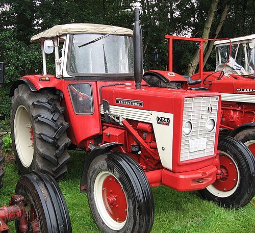 Tractor McCormick 724 (A)
