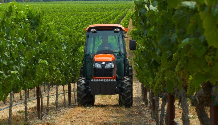 Tractor Vineyard ArmaTrac 704FG