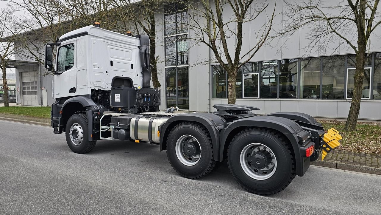 Truck Mercedes Benz 3340 S / 6X4