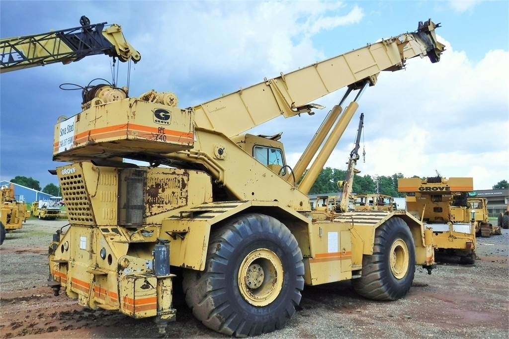 Grove RT740