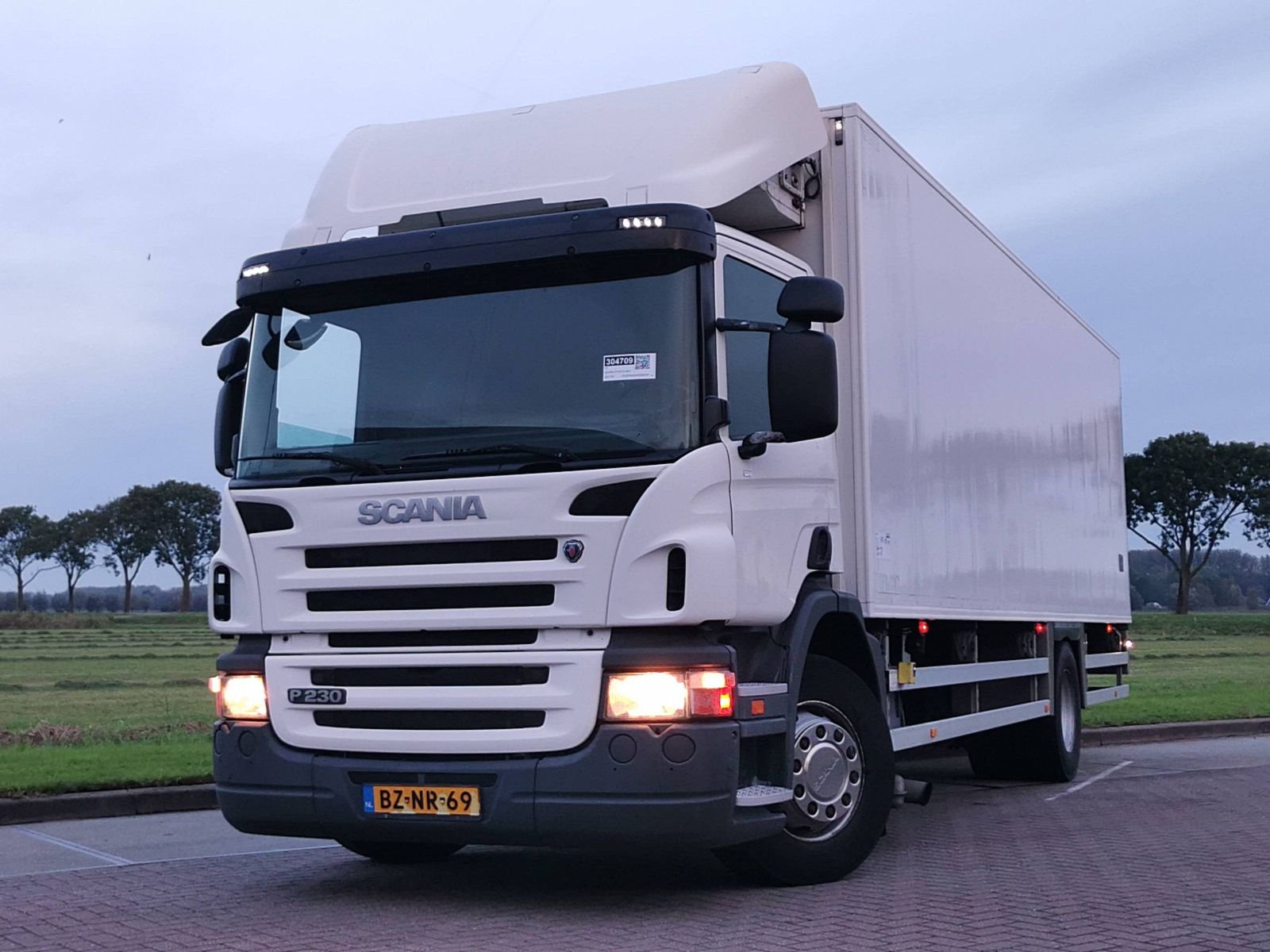 Samochód ciężarowy Scania P230 4X2