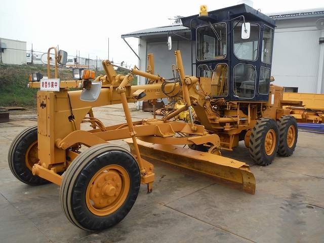 Równiarka Komatsu GD405A-1