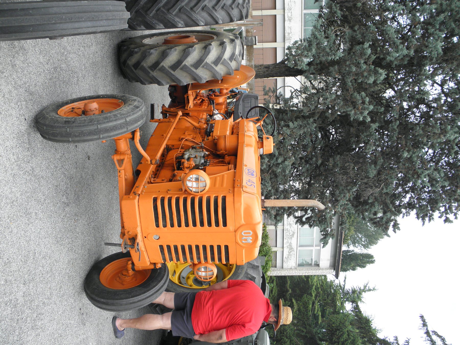 Traktor Om 45R