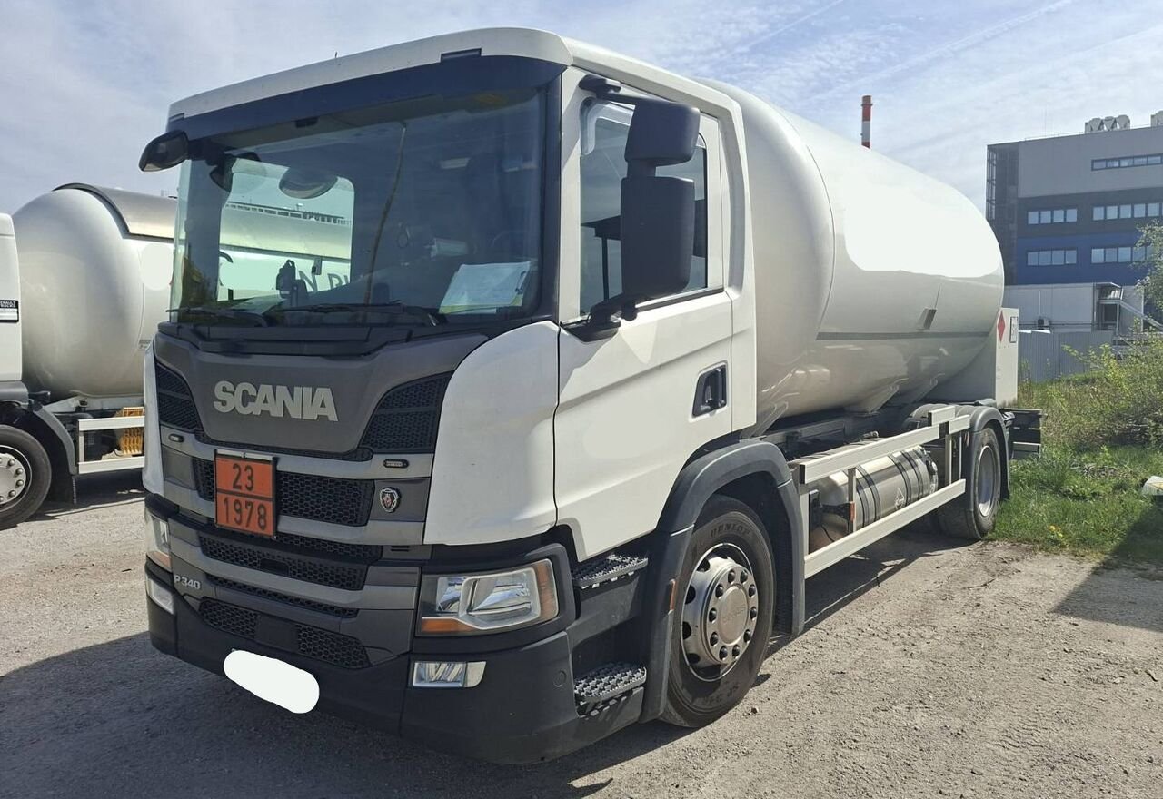 Truck Scania SCANIA P340 4X2