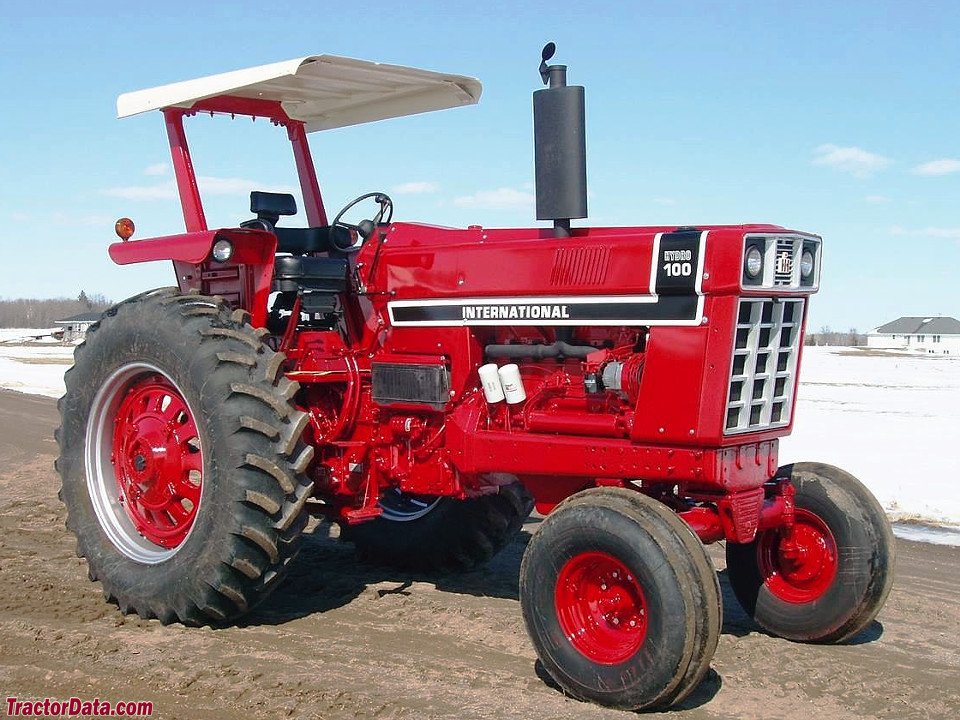 Tractor International Harvester 100
