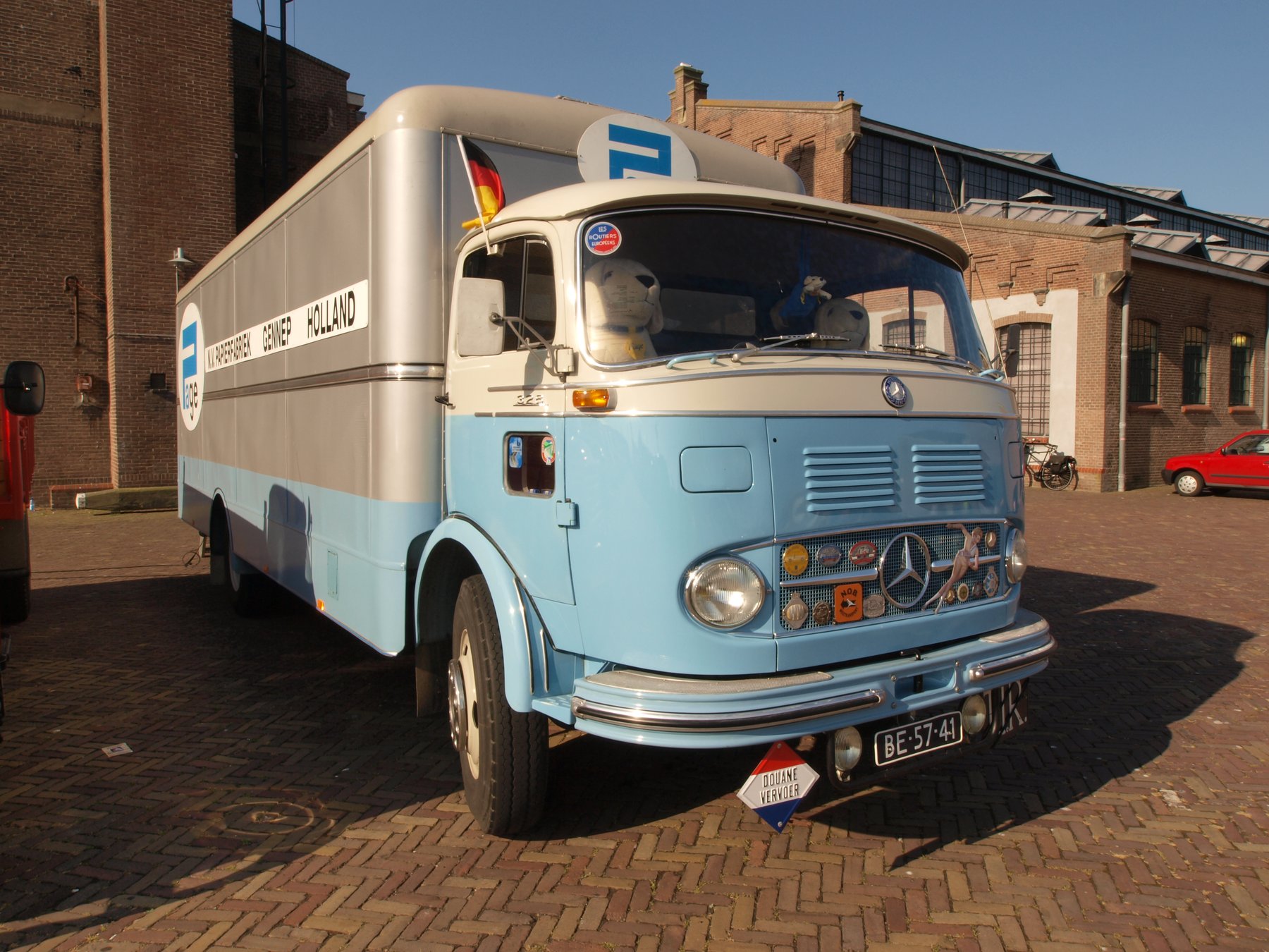 Truck Mercedes Benz LP3322/48