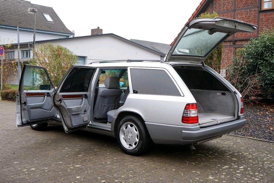 Van Mercedes Benz E 220T