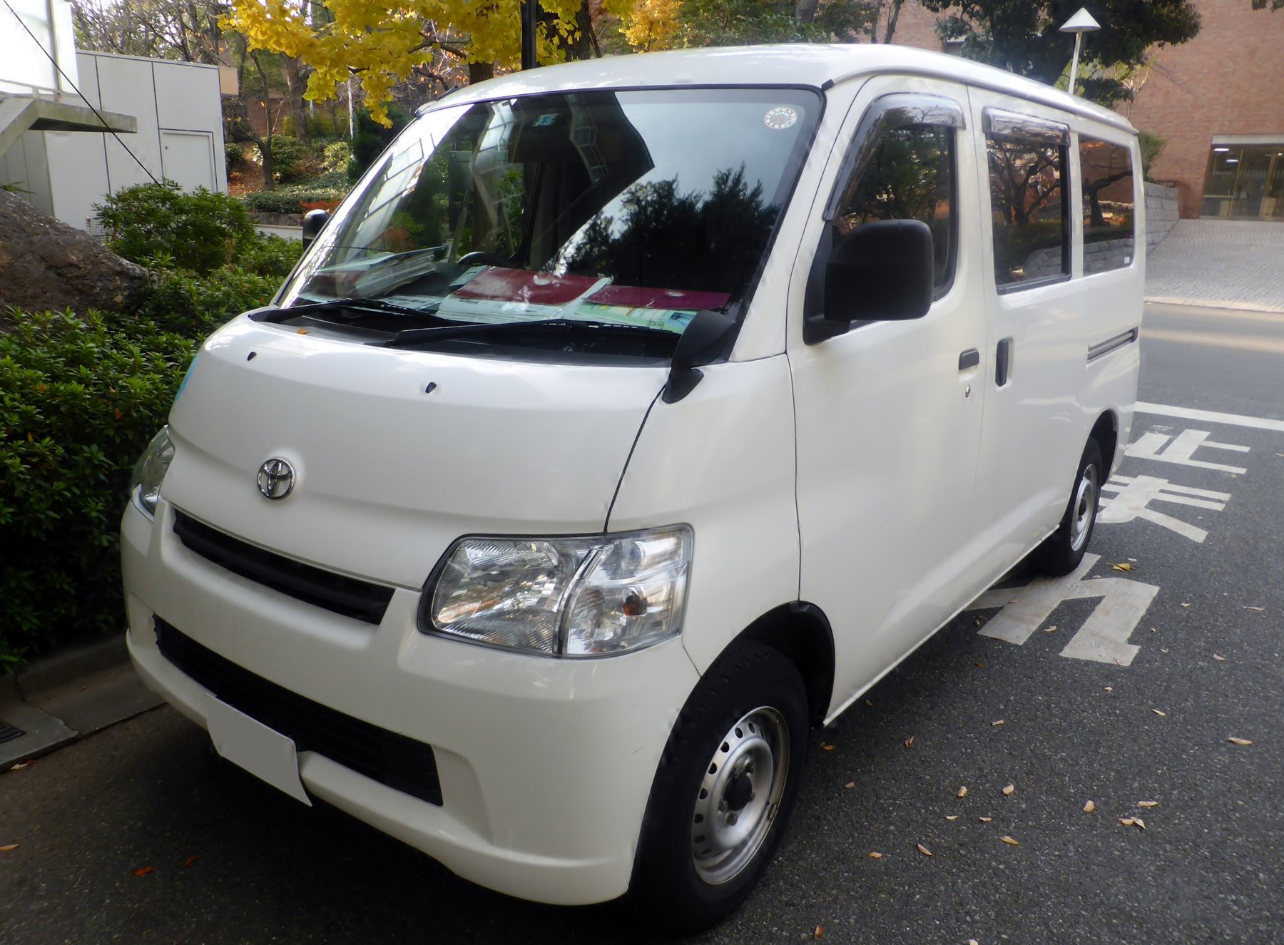 Van Toyota KDJ90L