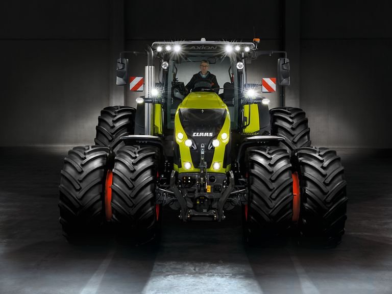 Tractor CLAAS 870 AXION