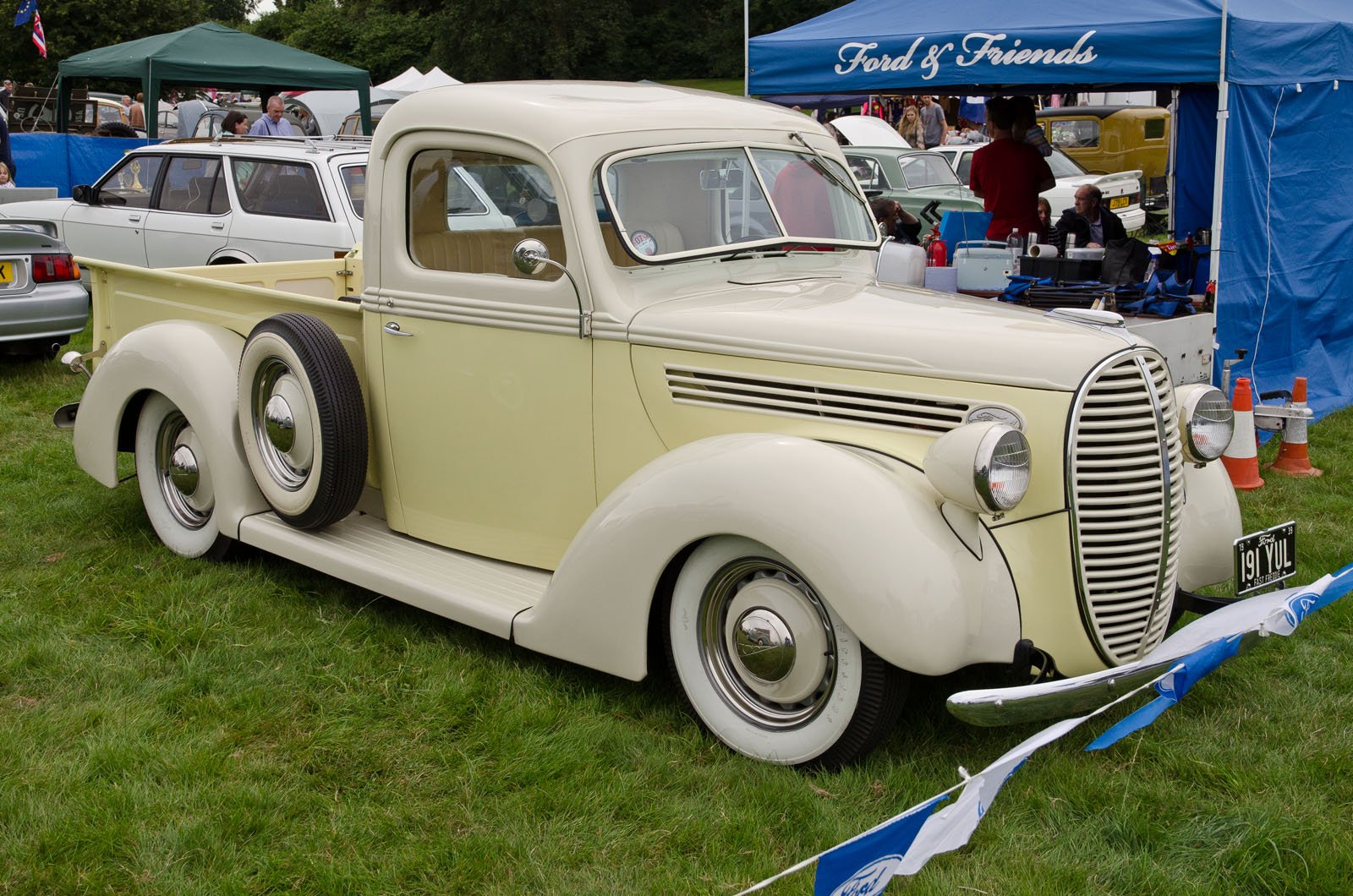 Van Ford V8 112 PICKUP