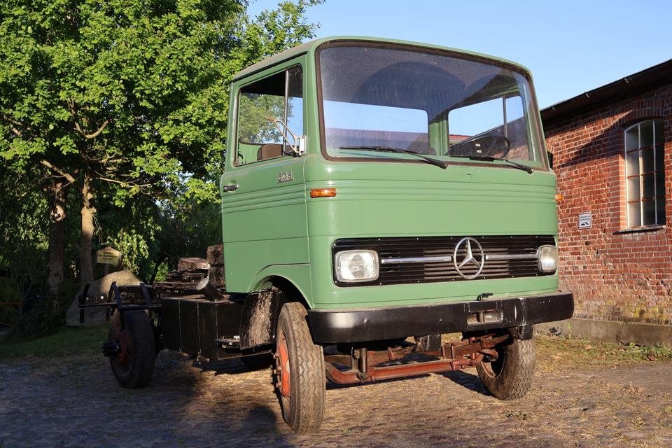Truck Mercedes Benz LPS 608