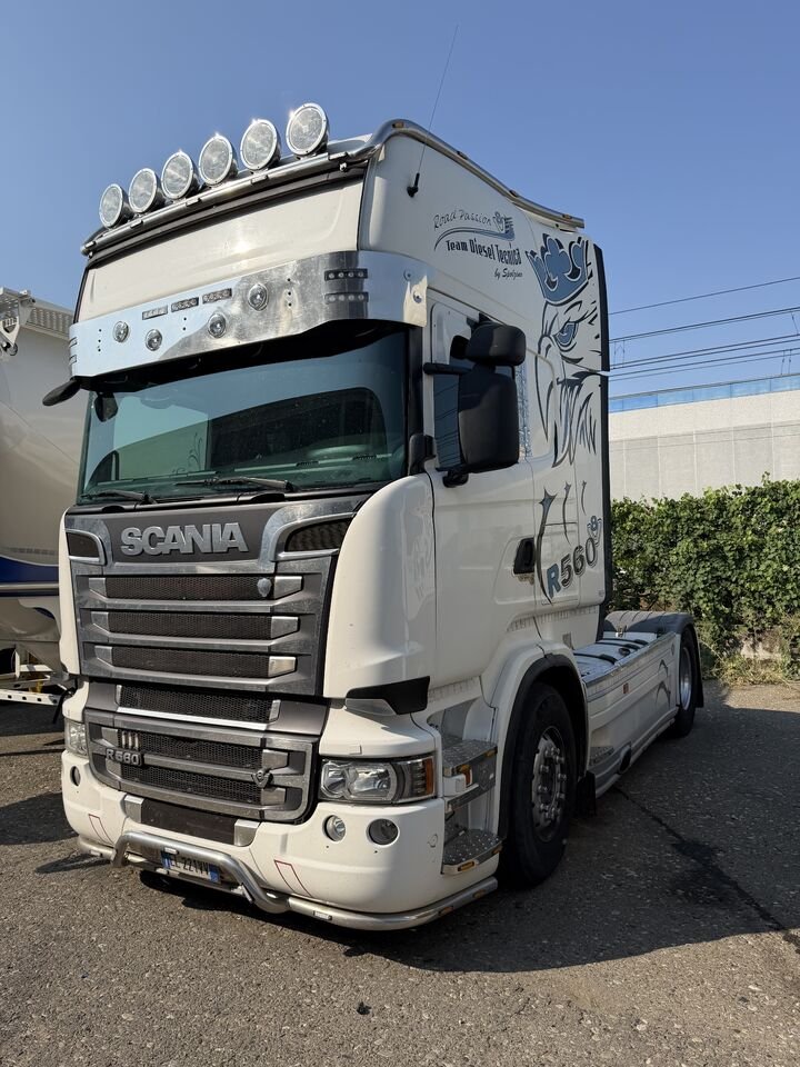 Lastwagen Scania R 560 LA4X2