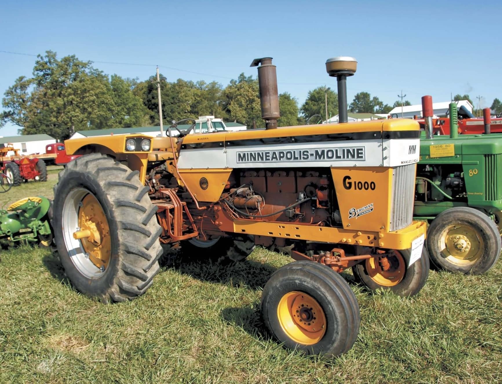Tractor Minneapolis Moline G-1000