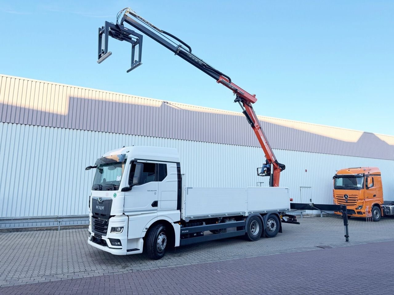 Truck MAN 26.470 6x4 BL SA