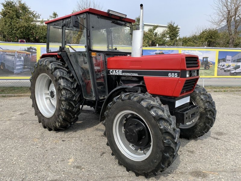 Tractor Case 685 (DT)