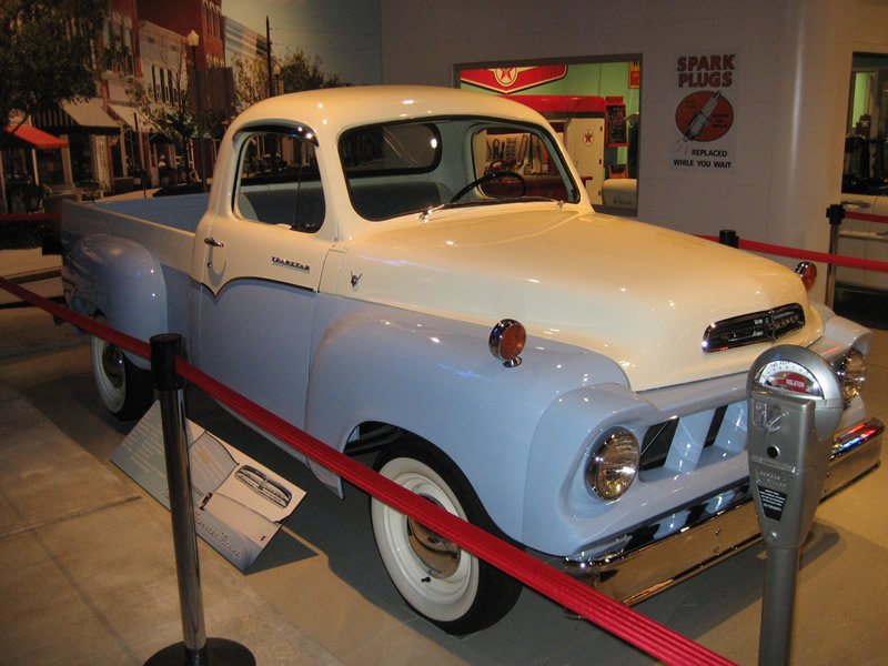 Studebaker TRANSTAR V8