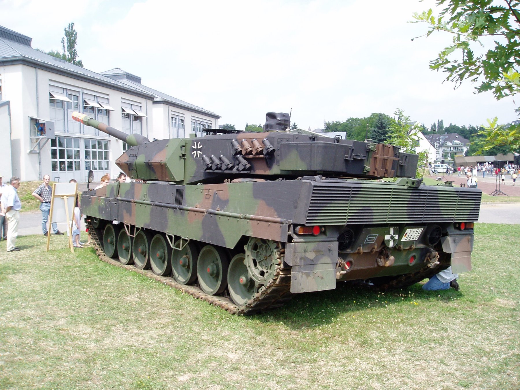 Armoured vehicles Krauss-Maffei Wegmann GmbH & Co.KG - KMW Leopard 2A6M CAN