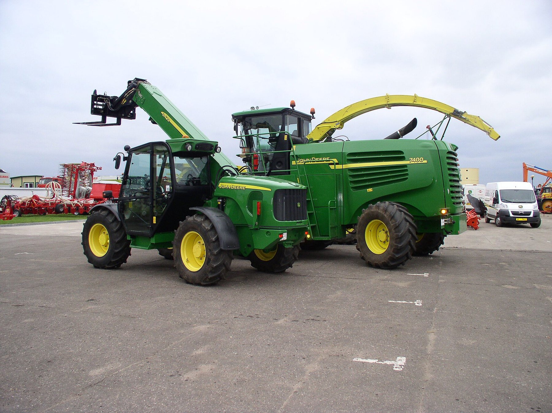 John Deere, photo of a vehicle of the same brand