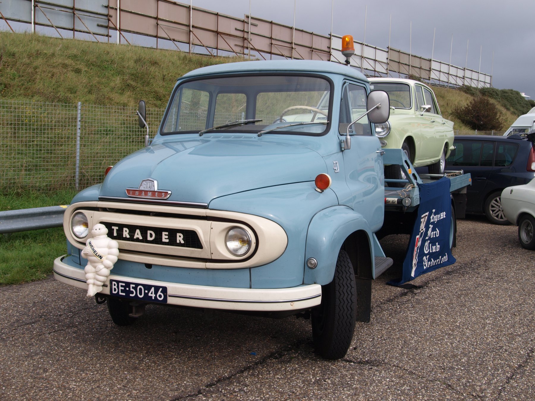Truck Ford Thames Trader 75