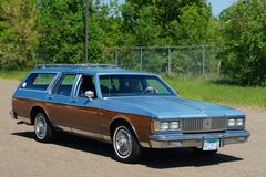Oldsmobile CUSTOM CRUISER-STW-BP81Y