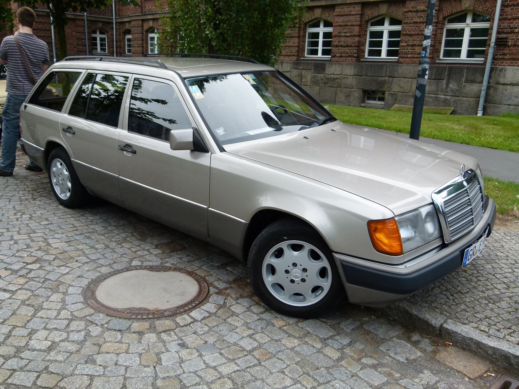 Van Mercedes Benz 5D KOMBI 230TE-AUTOMATIC-124083/280