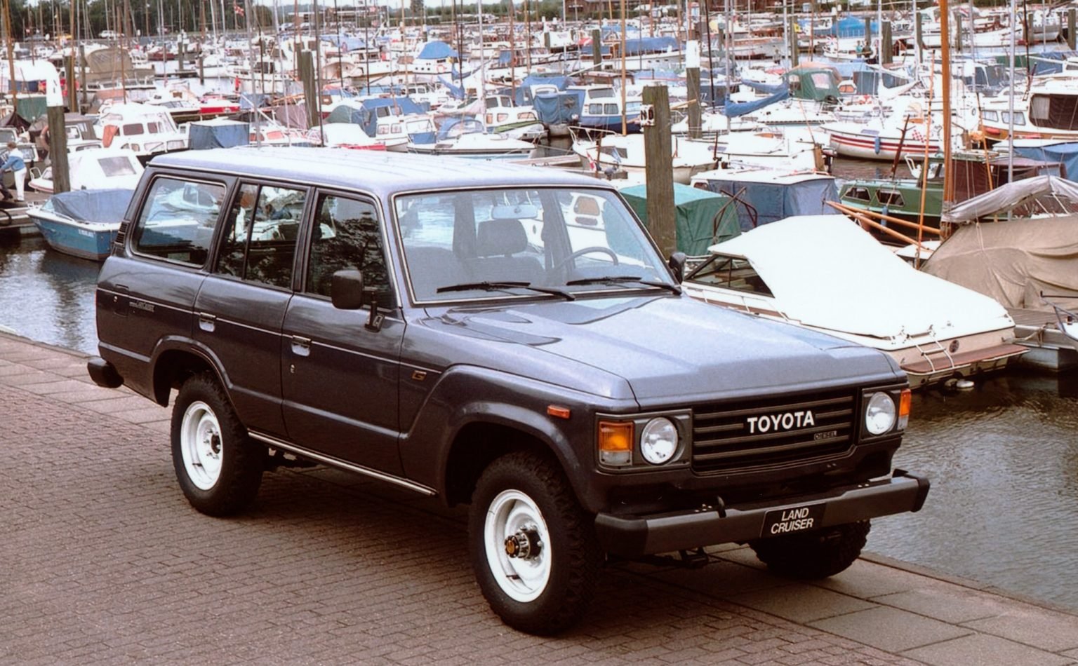 Van Toyota LANDCRUISERSTATIONWAGON
