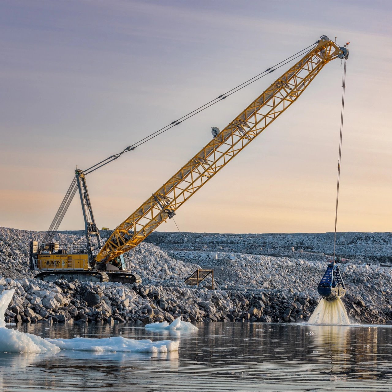Żurawie gąsienicowe Liebherr HS841 HD