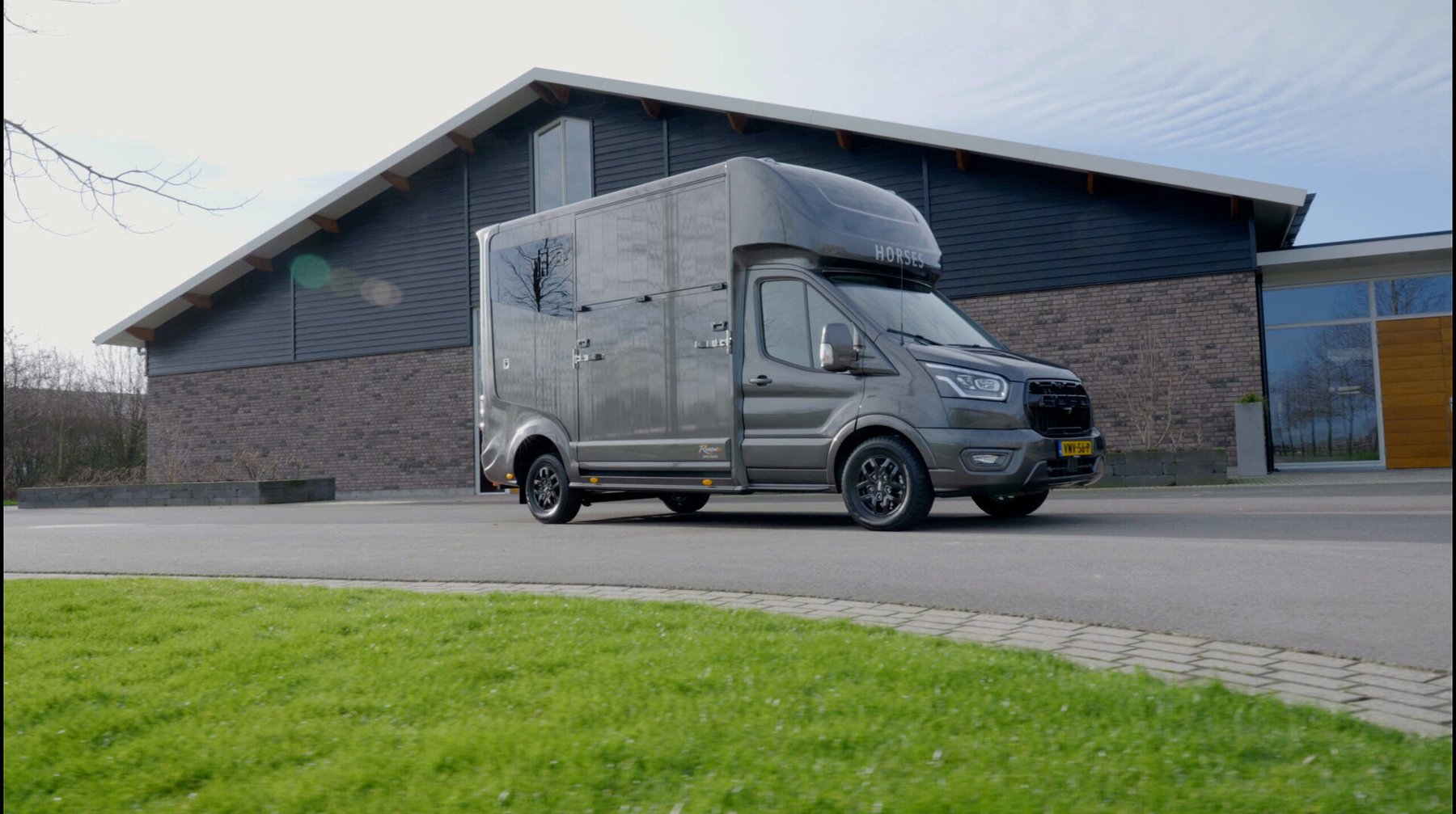 Van Roelofsen PARADOS ECONOMIC