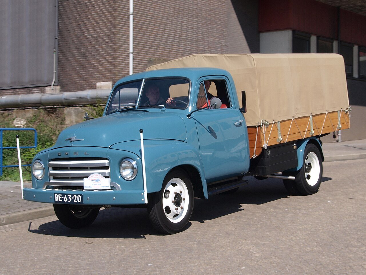 Van Opel 1.75T-330-52/BE