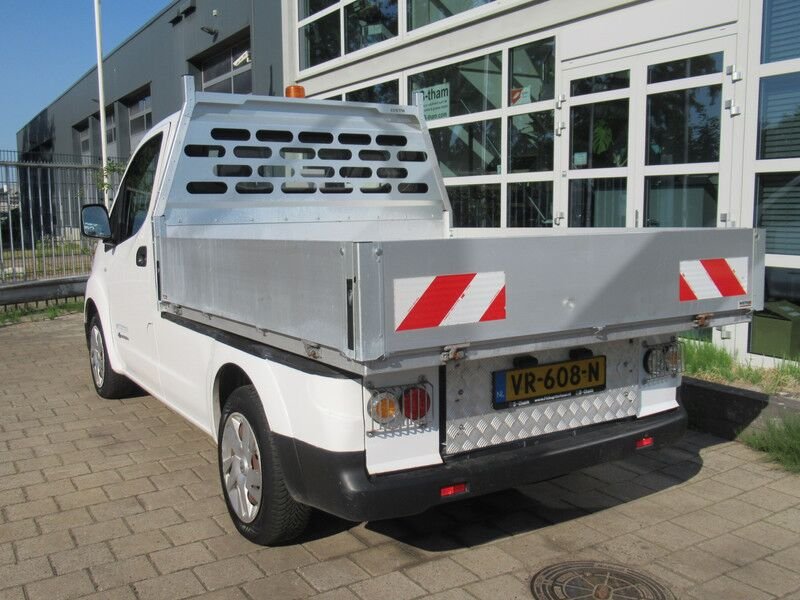 Van Nissan ENV200 PICK-UP