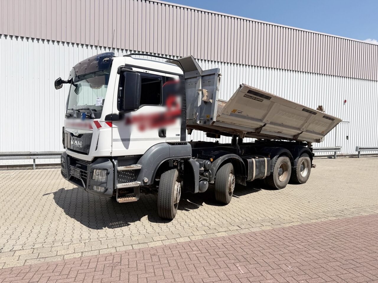 Truck MAN TGS 37.470 8X4 BB