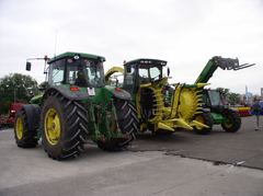John Deere 7400 (A)