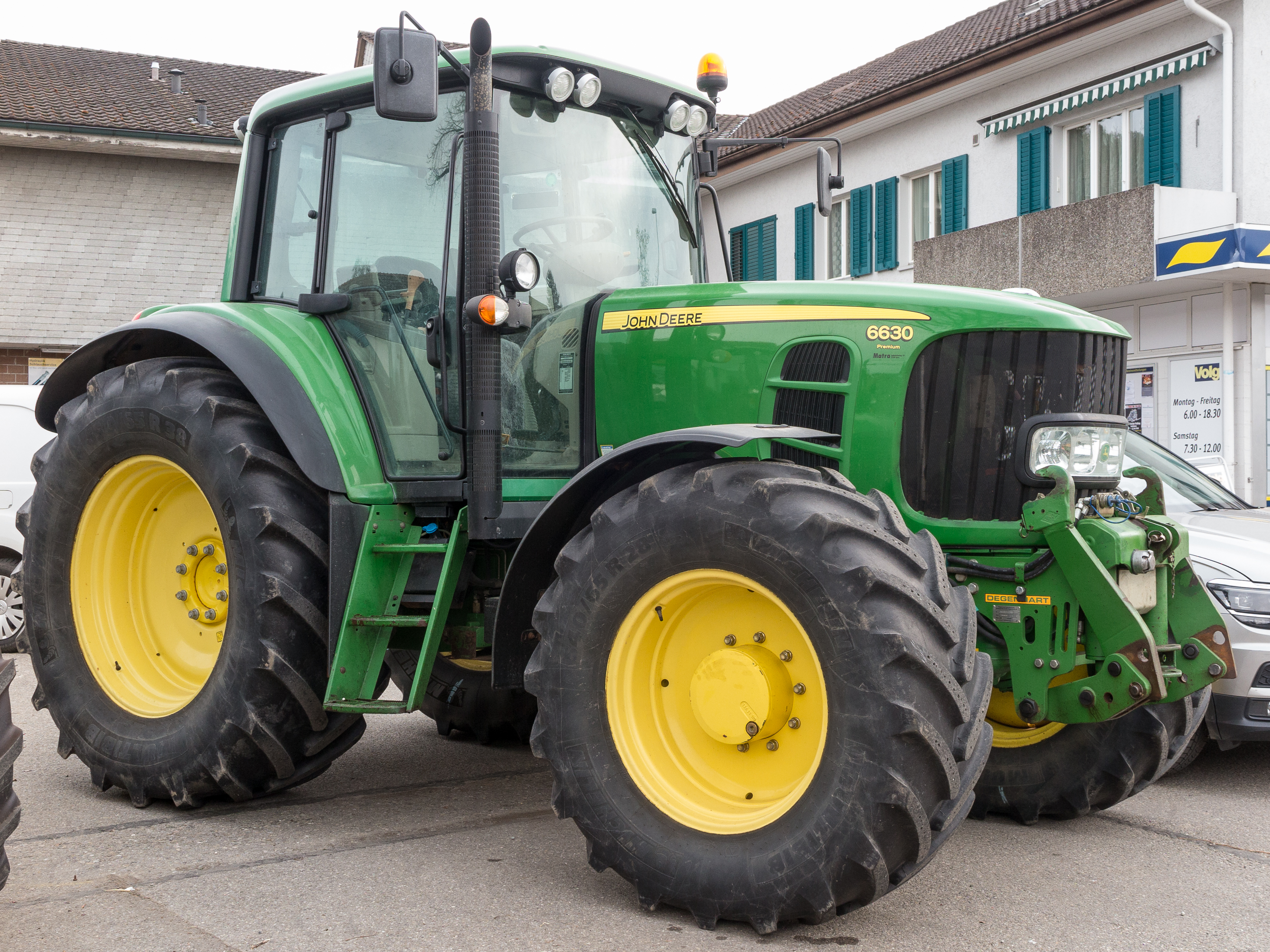 Traktor John Deere 6630