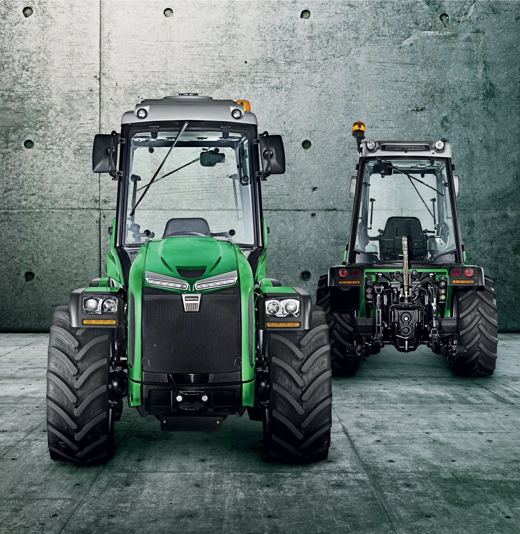 Traktor Ferrari 30-4W