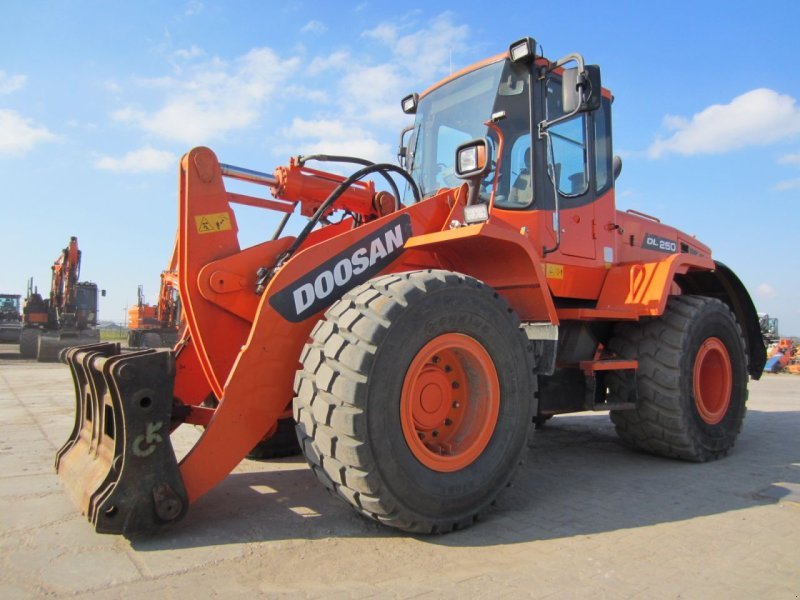 Doosan MEGA250-V